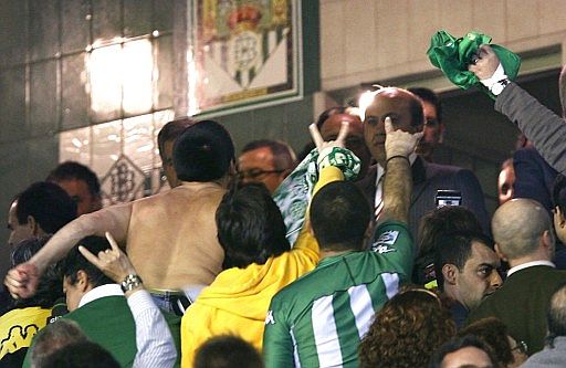 Enfado entre los aficionados del Betis con Kappa y la camiseta de la Copa  del Rey