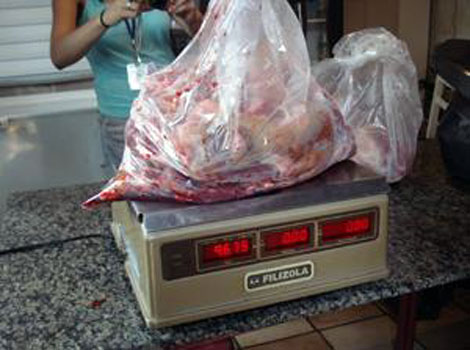 Carne de perro confiscada.|Foto: 2ª Delegacia de Saúde Pública.