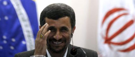 El presidente de Irán, Mahmud Ahmadineyad, durante una rueda de prensa en Brasilia. | Efe