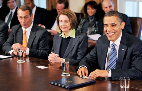 Obama (dcha), Pelosi (c), y el líder de los republicanos en la Cámara Baja, Boehner. | Efe Obama (dcha), Pelosi (c), y el líder de los republicanos en la Cámara Baja, Boehner. | Efe