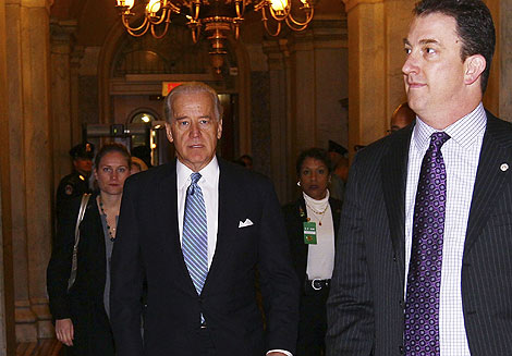 El vicepresidente Joe Biden llega al Senado para participar en la histórica votación. | Afp