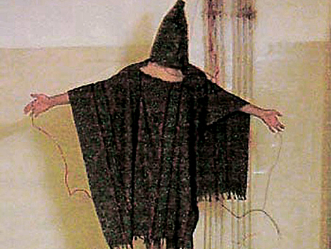 Un preso iraquí de Abu Ghraib torturado por los americanos.