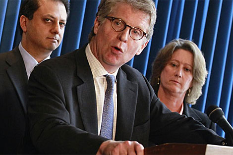 El fiscal de Manhattan, Cyrus Vence Jr. habla sobre el arresto de Starr. | AP El fiscal de Manhattan, Cyrus Vence Jr. habla sobre el arresto de Starr. | AP