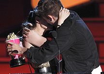Sonado beso entre Stewart y Pattinson. | Ap