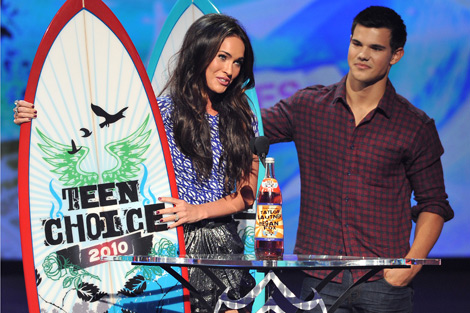Megan Fox y Taylor Lautner, premios 'Más Calientes'. | Gtres Megan Fox y Taylor Lautner, premios 'Más Calientes'. | Gtres