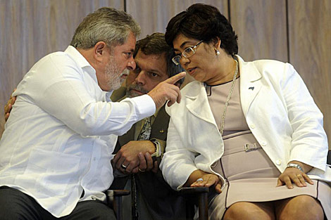 Lula da Silva y Erenice Guerra conversan a finales de agosto en Brasilia. | Efe
