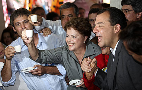 Dilma Rousseff, durante un acto de campaña en Río de Janeiro. | AP