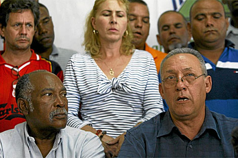 Disidentes cubanos en una conferencia de prensa. | AP