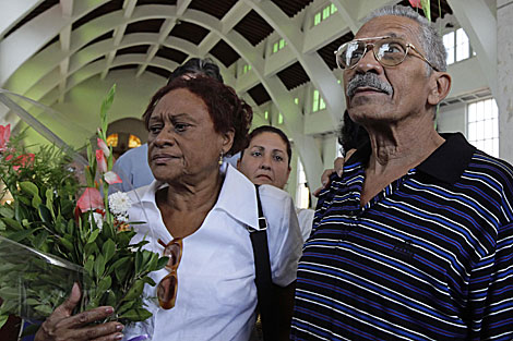 El disidente Arnaldo Ramos y su esposa Lidia Lima, de las Damas de Blanco. | Reuters