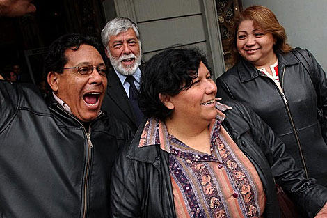 La presidenta de la Agrupación de Familiares de Detenidos Desaparecidos (c).| ELMUNDO,es