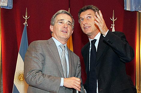 El ex presidente de Colombia, Álvaro Uribe, y el alcalde de Buenos Aires, Mauricio Macri. | Efe