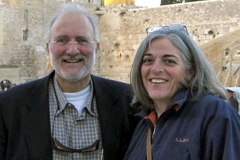 Alan Gross y su esposa. | AP