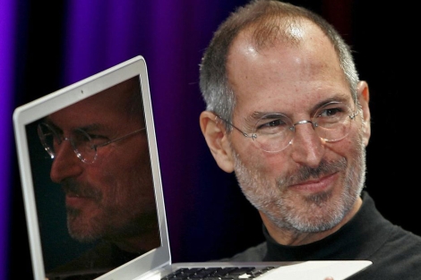 Steve Jobs con uno de sus ordenadores.| Afp Steve Jobs con uno de sus ordenadores.| Afp