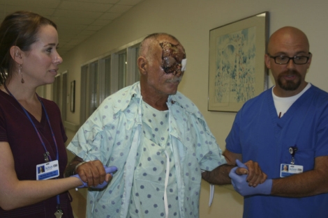 Ronald Poppo, la víctima del 'caníbal de Miami' en el hospital. | Reuters