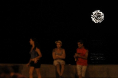 Fuegos artificiales vistos desde La Habana. | Efe