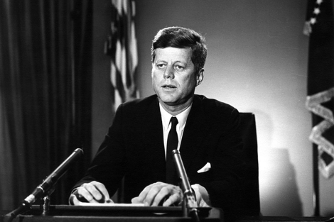 John F. Kennedy da un discurso desde el despacho oval en 1963. | Gtres