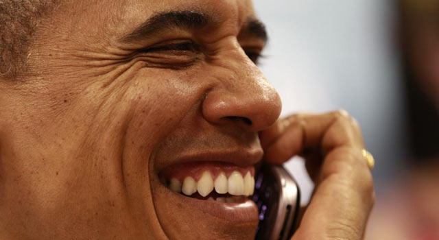 Barack Obama agradece por teléfono la labor de sus voluntarios. | Reuters