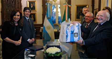 La presidenta argentina, en una reciente visita oficial del presidente irlandés. | Afp