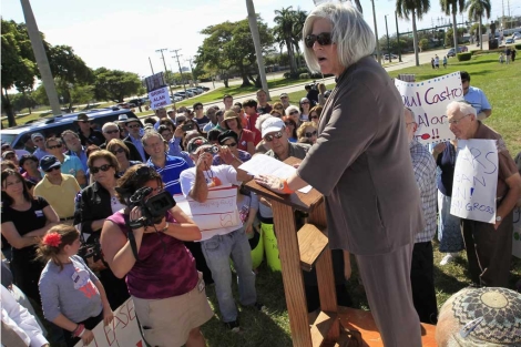 La mujer de Alan Gross, July, da una charla para pedir su liberación. | Reuters