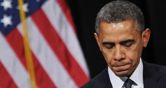 Obama, emocionado, durante la ceremonia de homenaje a las víctimas del tiroteo en Newtown. | Afp