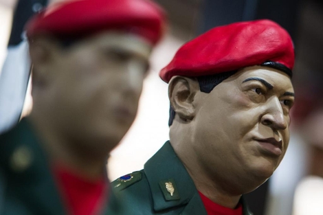 Figuras con la imagen de Hugo Chávez, a la venta en Caracas. | Efe