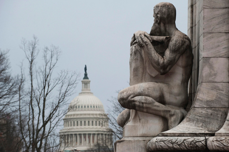 Al fondo, el Capitolio que alberga las dos cámaras del Congreso de EEUU. | Reuters
