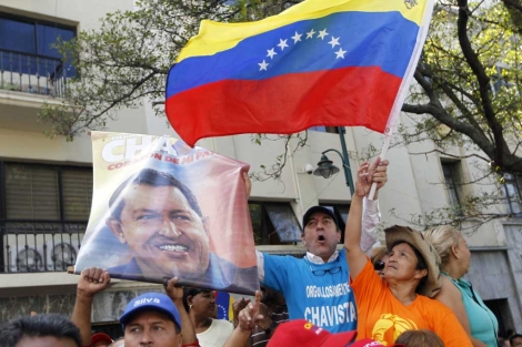 Seguidores de Chávez, en una calle de Caracas. | Reuters | VEA MÁS IMÁGENES
