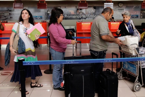 Yoani Sánchez en el aeropuerto de La Habana. | Reuters