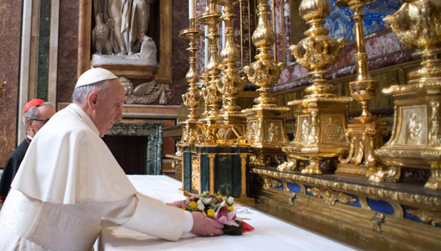El Papa Francisco en visita privada a una basílica de Roma