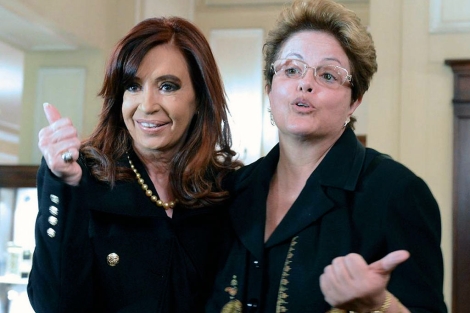 Roussef junto a Kirchner tras su encuentro. | Reuters