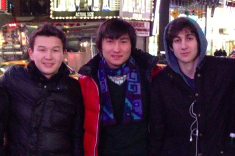De izquierda a derecha, Tazhayakov, Kadyrbayev y Dzhojar Tsarnaev. De izquierda a derecha, Tazhayakov, Kadyrbayev y Dzhojar Tsarnaev.
