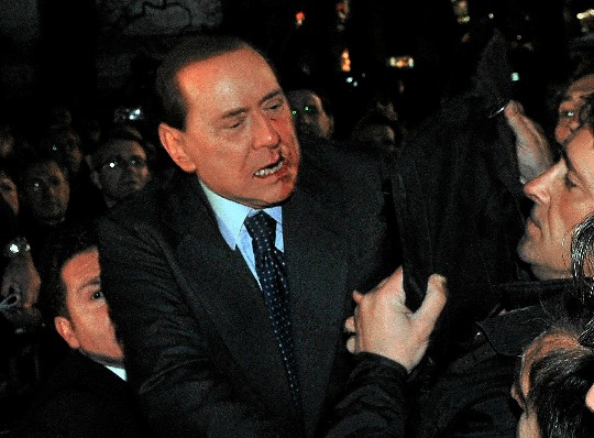 Silvio Berlusconi agredido 
