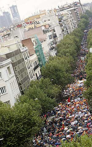 Vista general de la manifestación convocada por la AVT. (Foto: EFE)