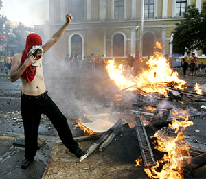 Disturbios en Santiago de Chile. (Foto: AP)