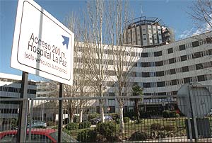 Fachada del Hospital La Paz. (Foto: Justino Sinova)