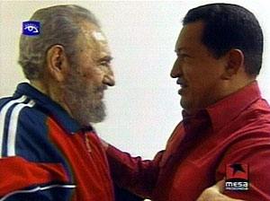 Castro, saluda a Chávez durante su encuentro. (Foto: REUTERS)