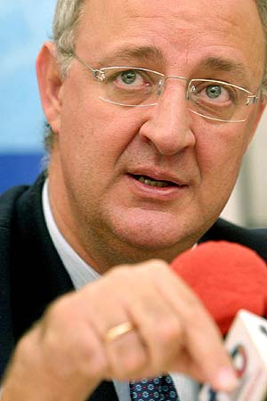 El ministro de Trabajo y Asuntos Sociales, Jes�s Caldera. (Foto: EFE)