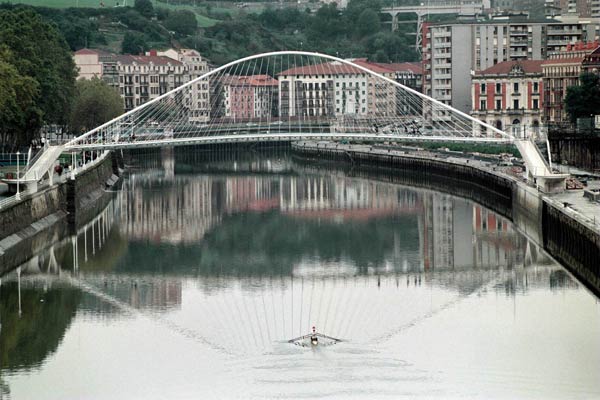 El puente de Bilbao diseñado por Calatrava