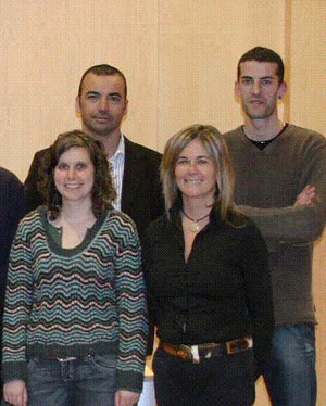 Marc Palacios, en la esquina superior derecha, junto a compa�eros de la candidatura de ERC. (Foto: EL MUNDO)