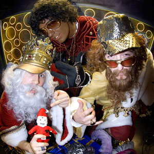 Imagen de la campaña de La Despensa en la que Los Reyes Magos hacen vudú a Papá Noel. (Fotot: REUTERS)