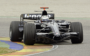 El piloto Nico Rosberg a los mandos de su Williams en Cheste. (Foto: AFP)