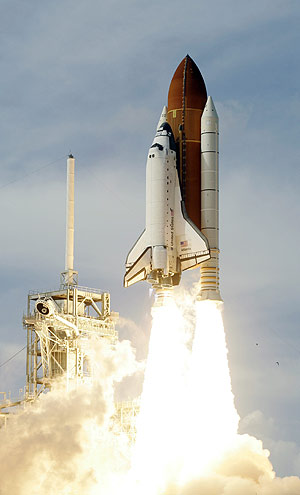 El 'Atlantis' durante su lanzamiento en Cabo Kennedy. (Foto: AP)