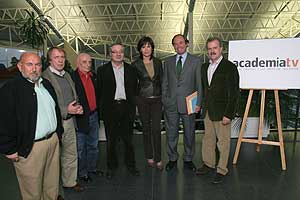 Reunión de los responsables del PP y el PSOE en la Academia de Televisión. (Foto: EFE)