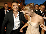 Llegada de Miguel �ngel Silvestre y Amaia Salamanca.