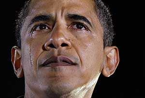 Barack Obama, durante un mitin en Carolina del Norte, llorando la pérdida de su abuela. (Foto: AP)