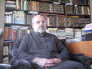 El sheikh Jamal al Khattab, líder de Al Harakat al Islamiya, en su despacho de la mezquita An Nour.