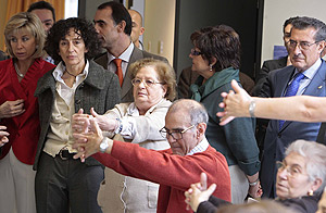 La ministra de Educación, Política Social y Deporte, Mercedes Cabrera, junto al consejero de Familia, César Antón y la directora del Centro, Maribel González, inaugurará oficialmente en Salamanca el Centro de Referencia Estatal (CRE) de Atención a Personas con Enfermedad de Alzheimer y Otras Demencias (FOTO: ENRIQUE CARRASCAL)