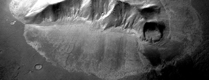 Una imagen panorámica de los glaciares descubiertos por la sonda 'Mars Reconaissance Orbiter'. (Foto: Science)