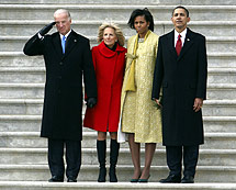 Obama, Biden y sus esposas despiden al presidente Bush en el Capitolio. (Foto: REUTERS)
