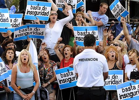 Algunos de los manifestantes en la capital argentina. | Afp